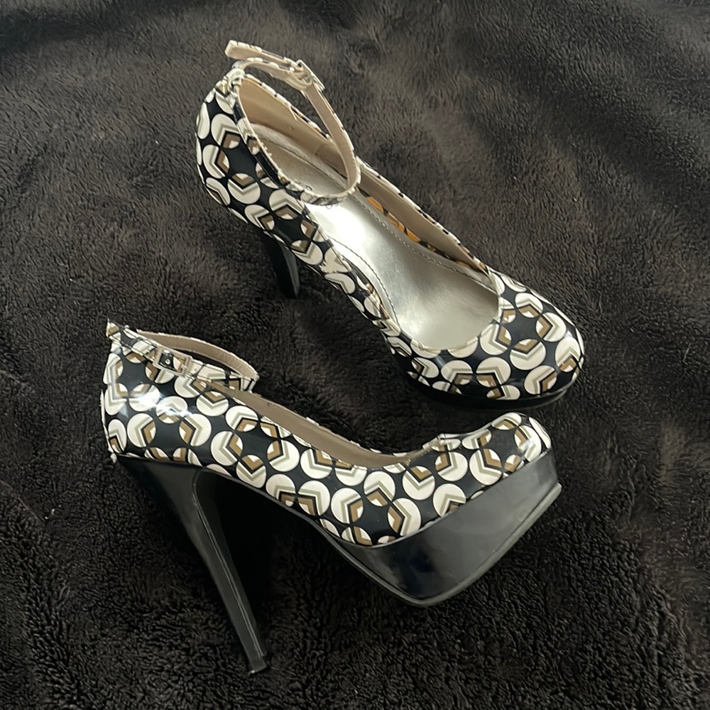 Women’s pumps/heels